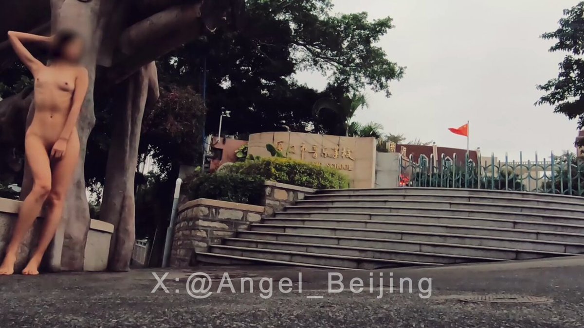 #露出 #极限露出  现代与古朴 酮体与自然


 