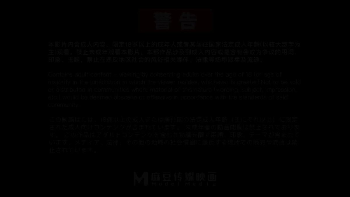 Sexo forçado com uma mulher presa por uma armadilha de ouro 