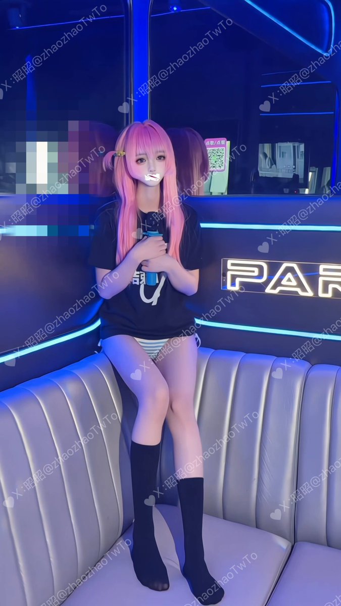 社恐在 ktv 连脚都无处安放ㅇㅅㅇ 
“点赞过 500 给大家发社恐昭唱歌片段”
⭐️同系列图包车票超绝售卖中，详情点击昭昭的车票售卖员链接了解～


 
  