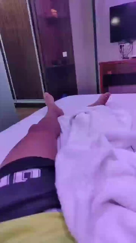 Mature Woman Seduction with Black Stockings and Curves in a Hotel (Adult Content — Explicit Details Omitted)