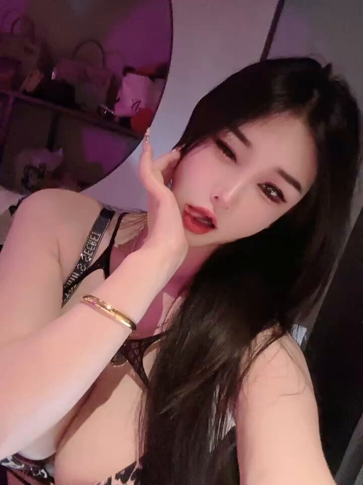 上海晏熙雨5 朵朵
 175天然粉奶大G 白虎 上下粉嫩 性感尤物 骚浪贱  会潮喷 字母 专业车模。专业舞蹈教练。真人真照片假陪W

需要安排请看简介私信...