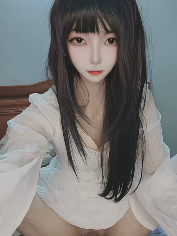 过🚪送图包和视频。

有没有哥哥找我定制视频吖，基础价格150，有特殊要求另说。可以免🚪(限时三天)。

接寄拍，寄拍cos服可以免费拍摄。(衣服贵的...