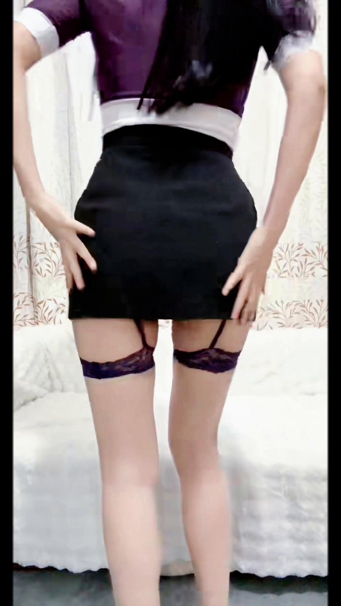 ¡Hagamos una versión de baile! 😏 ¿Alguien me ayuda a subirme las medias? Estilo contrastante ♥️ Estilo TikTok ♥️ 