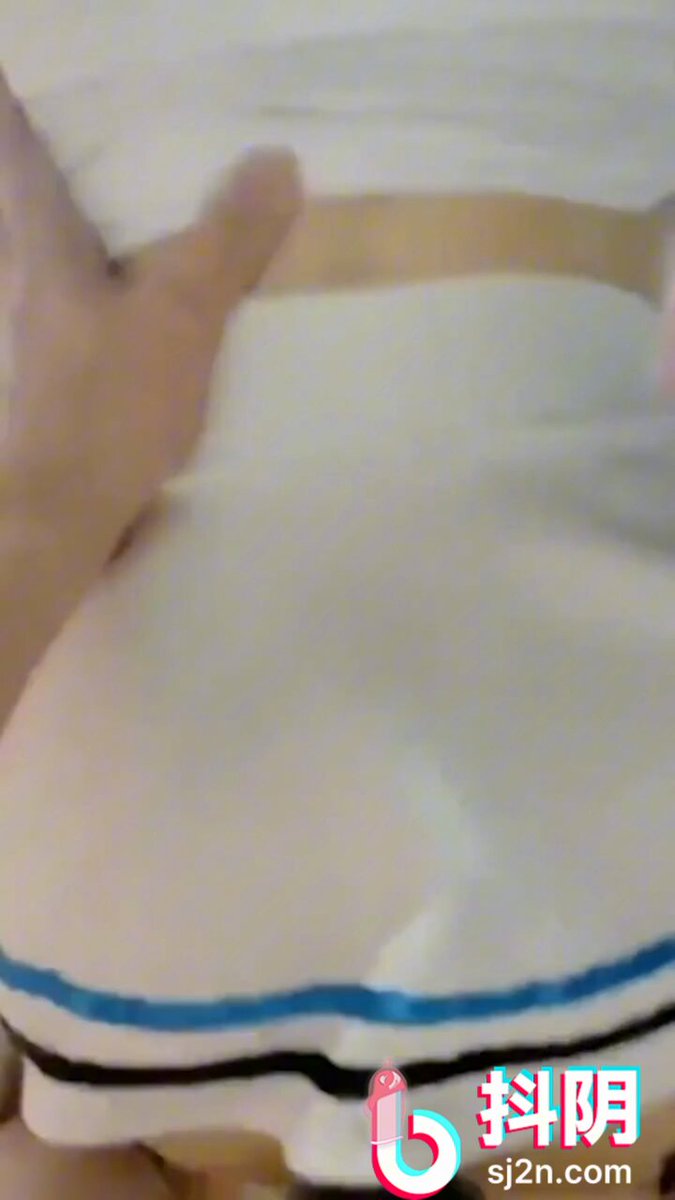 水手服少女翘臀撅高被大力揉捏骚穴！粉嫩肉缝湿透诱惑爆棚