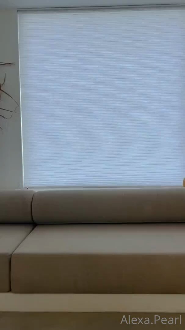 Alexa Pearl 巨乳で巨大チンポを挟む！ソファでディルドを激しくこすり潮吹き絶頂