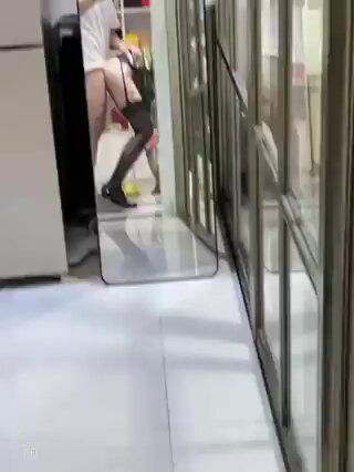 老婆这小骚货自己动，喜欢的点个 关注。
后面会持续更新，欢迎单男.单女.（夫妻可以互换可单约）私信互相交流学习。 