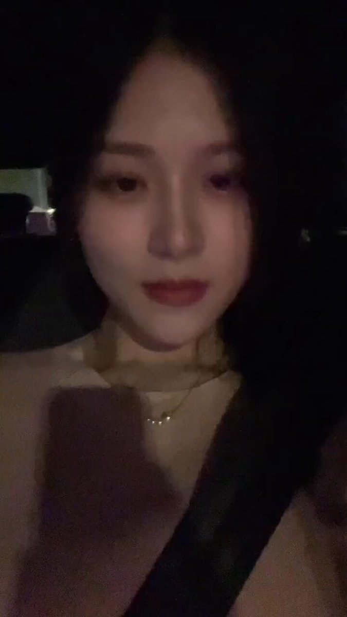 車内プレイの前戯！黒髪美女が車でセルフタッチ、巨乳の誘惑