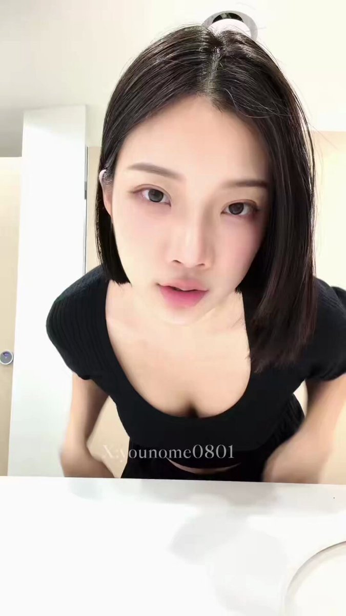 浴室短发美女深V爆乳诱惑自摸秀