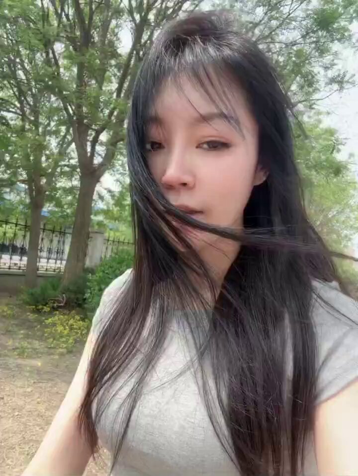 最近我删除了所有之前经历的推文，（本质我不想当“祥林嫂”），选择了我想要的生活，好多人骂我哦，大多就是“不就是个网黄”“我不配”等等。哎，我现...