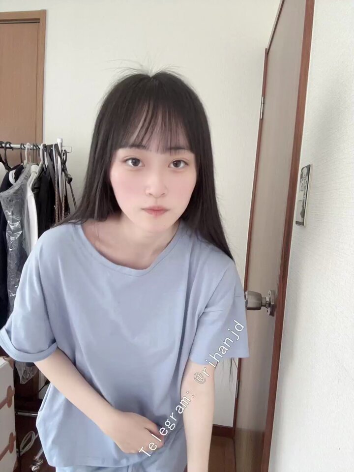 清纯黑直长美女房间内脱衣全裸诱惑舞
