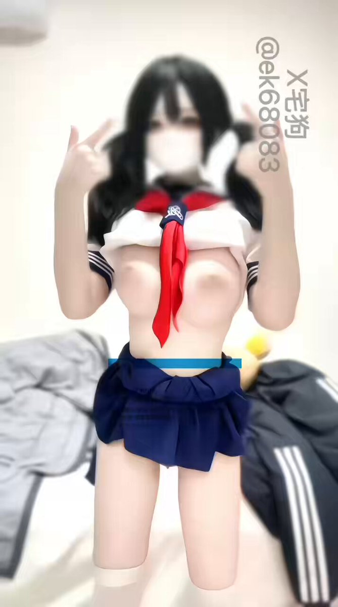 黑长直女仆cosplay学生妹！露乳翘臀诱惑摇摆，超短裙下蜜桃臀等你肏！