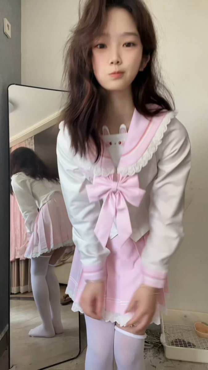 可爱猫耳JK少女sususu粉裙全裸开腿秀骚穴粉嫩乳头