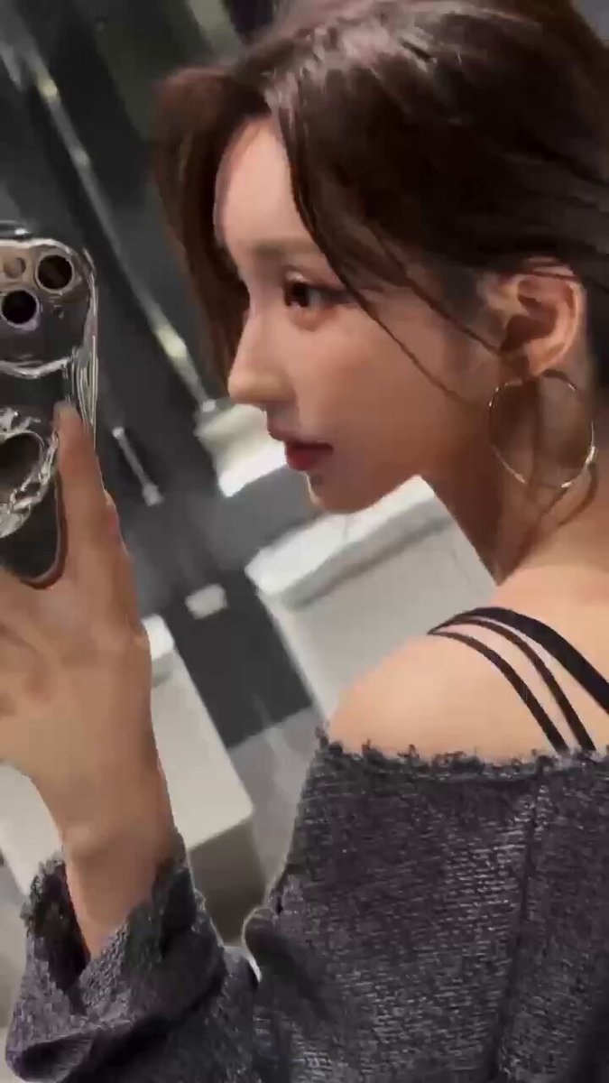 #上海 

净高176 矮一公分赔总02年上戏在读当面可验
真实超模冠军拿过很多奖当面可验证书
真E 臀围丰满 S曲线全身雪白 光滑 无纹身
高素质 谈吐得...