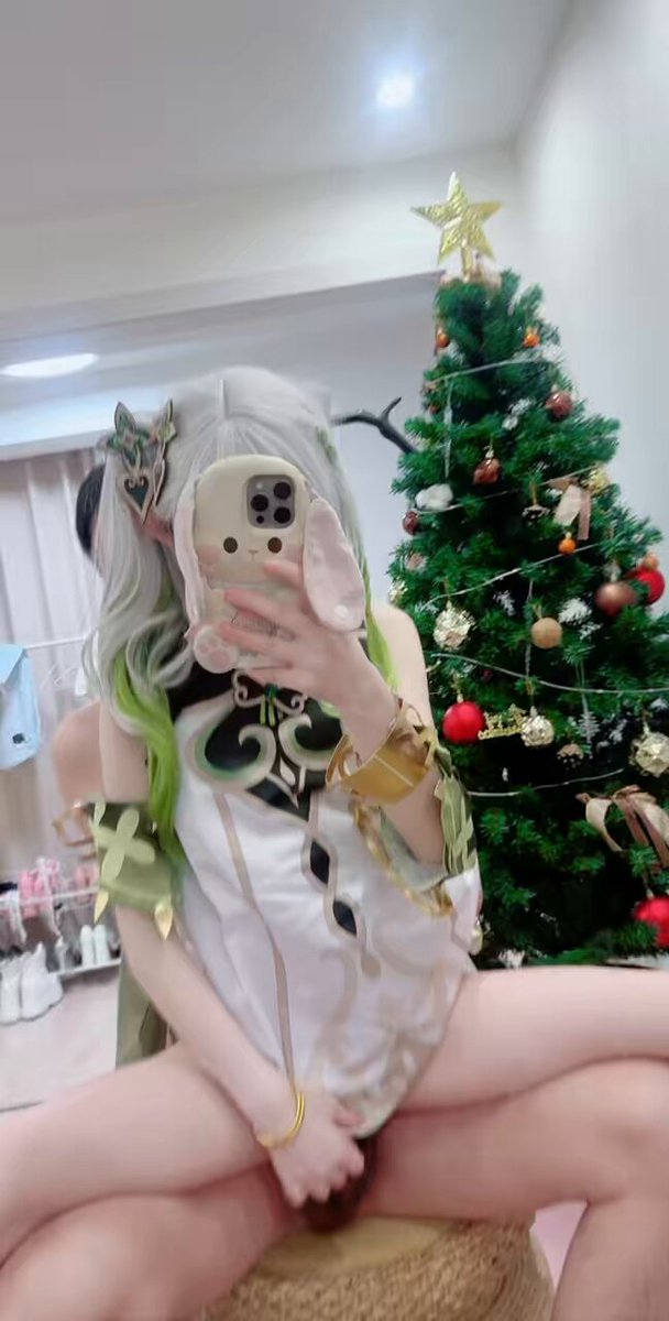 Under the Christmas Tree — Genshin cosplayer, white-stocking thigh sex and wild vibrating-egg orgasms