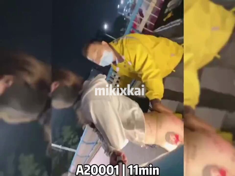 A20001 露出日常 😂那段时间很喜欢玩纹身贴，所以身上都贴满了纹身贴出去露出，当时感觉超色的！被好多人看到了，并且第一次碰到被人调戏，摸屁股...