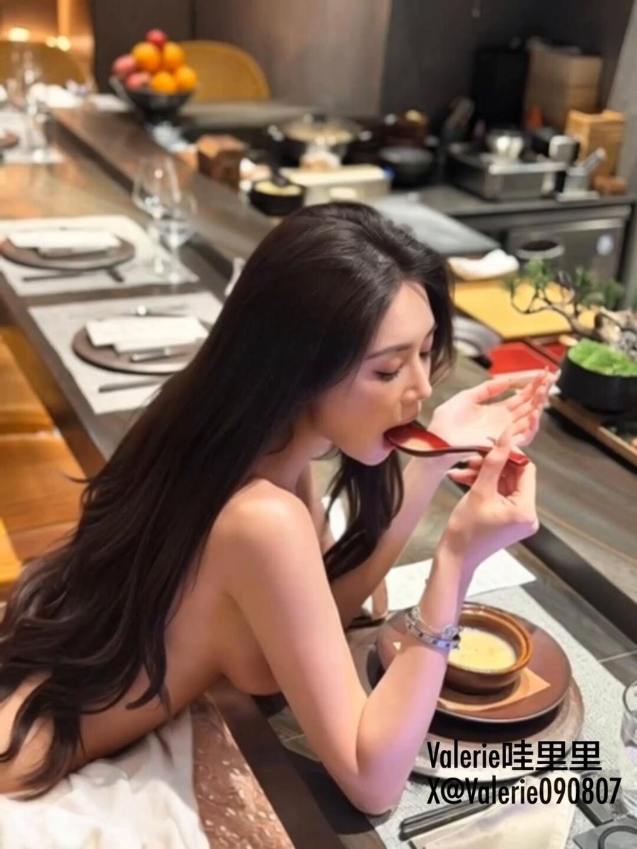 On a réservé tout l'endroit, hehe.
 
 
 
 