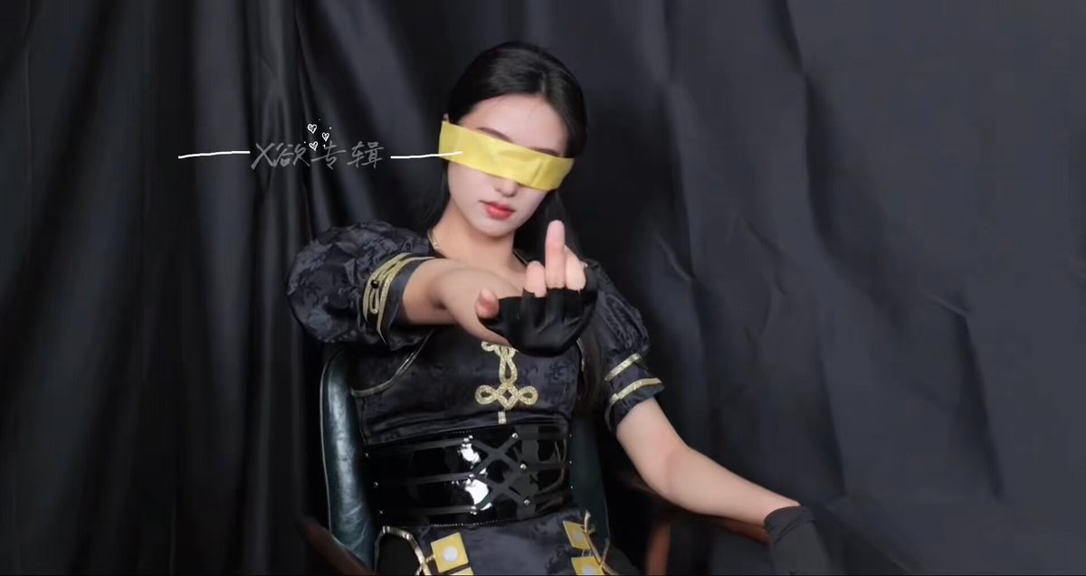 刚来这么酷，在我的调理下还能保持原来的状态？只能乖乖的成为我的玩物，我我的胯下舔着我的家伙，哀求我的进入… 