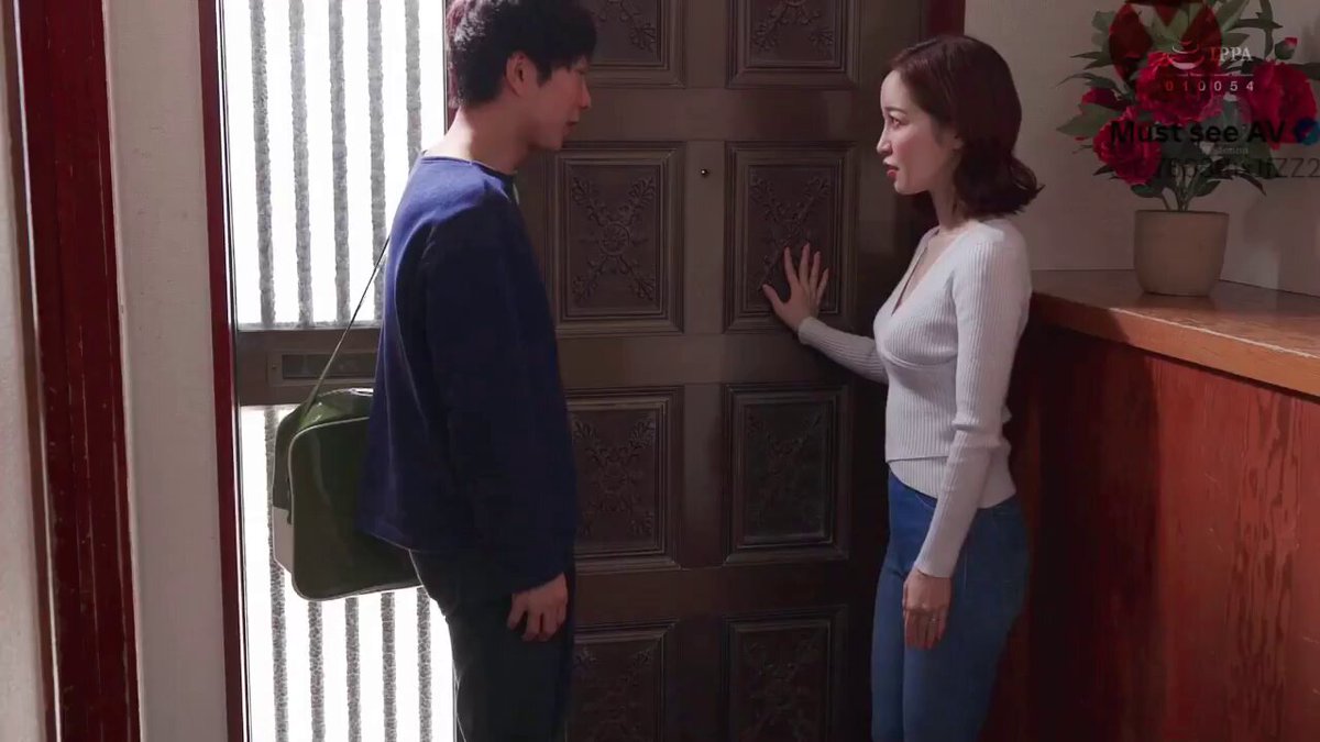 JUQ-382    篠田ゆう    Yu Shinoda 
"这是阔别已久的合作了吗？那个腰上的💦真刺激哦！"



 