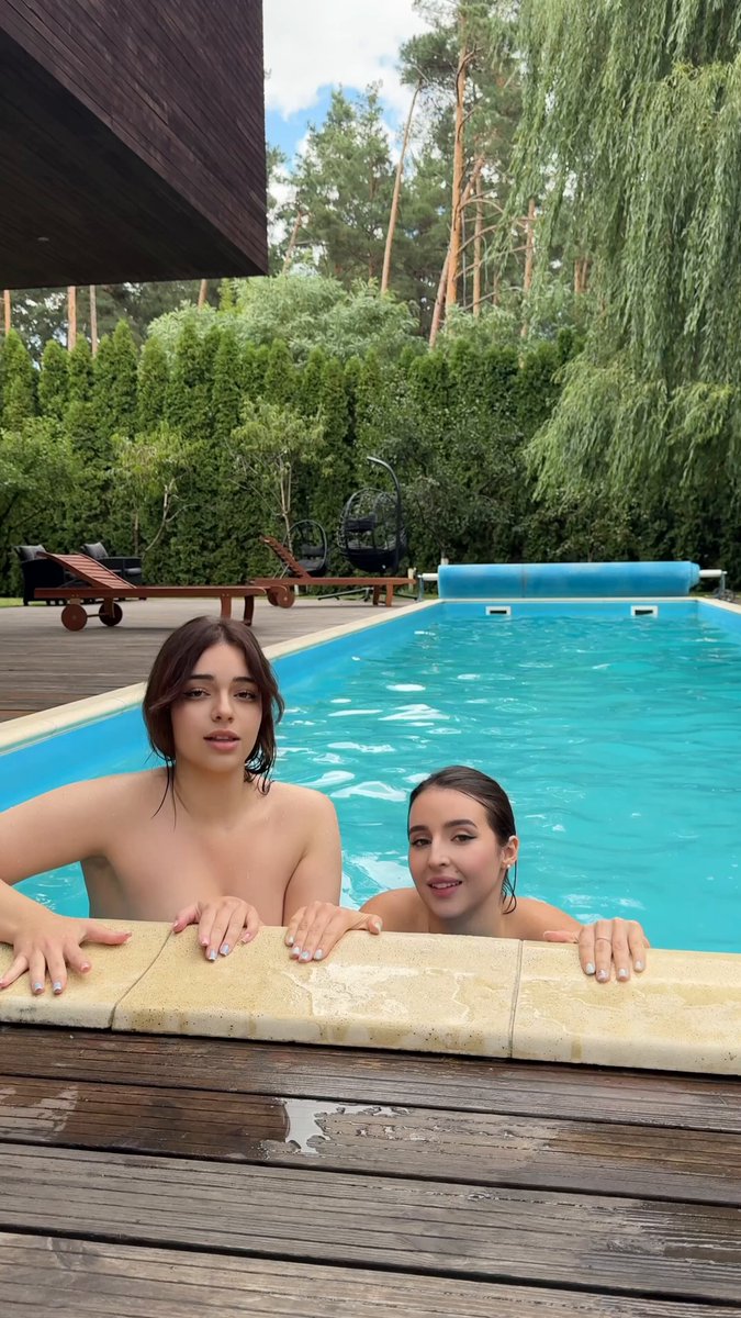 Having fun with my little sister😝 