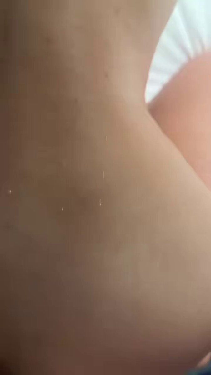 Perky Butt Temptation on the Bed! Plump Shaking Ass and Squirting Orgasm