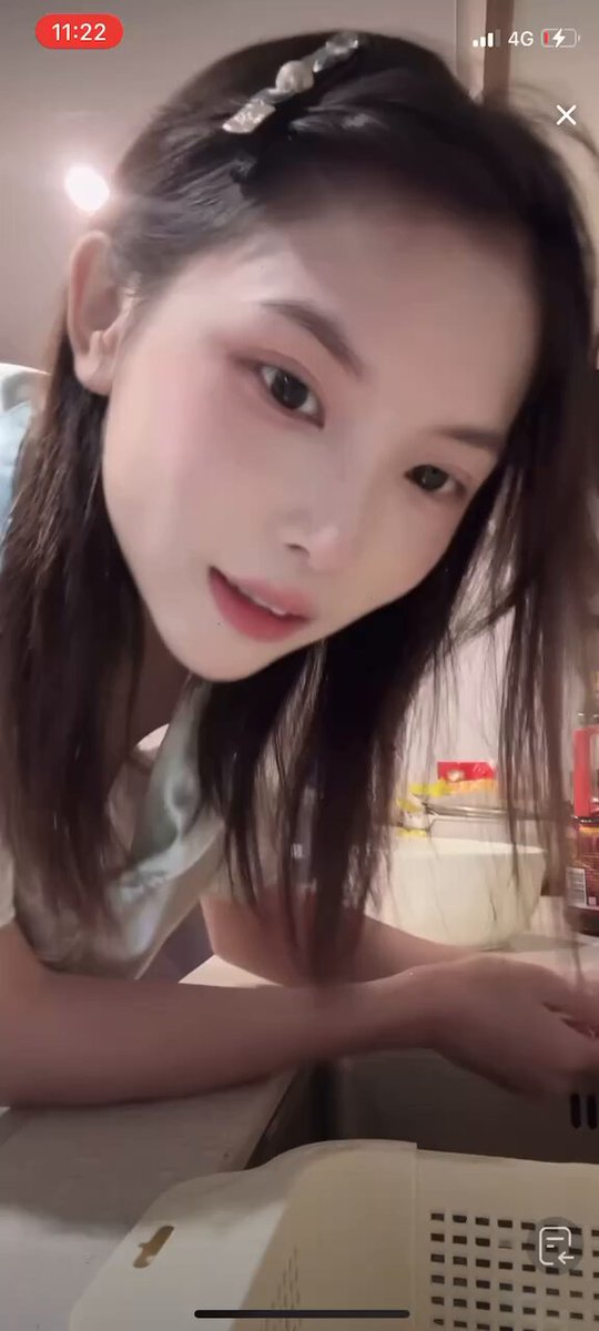凑过来给你看奶头头 