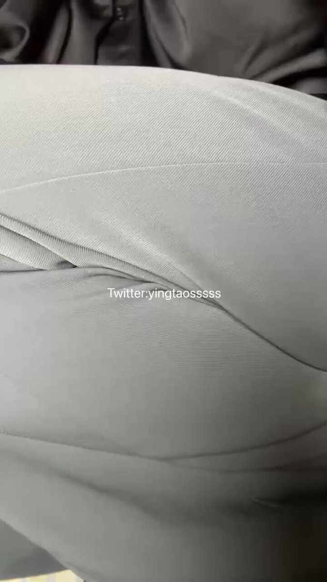 脚🦶🏻汗打湿的裤里臭肉丝，还下过雨更加潮湿更加酸臭了，穿着居家拖鞋被女神臭丝脚🦶🏻一点点羞辱熏喷🥵
(
(关注➕转发➕评论➕点赞抽送照片)



 