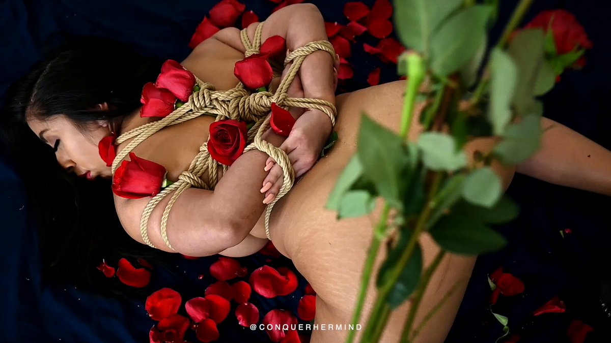 玫瑰缠身！丰满美女绳缚裸体诱惑大秀