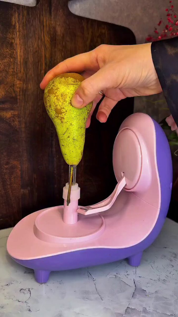 粉嫩梨子机械旋转去皮，果汁四溅！