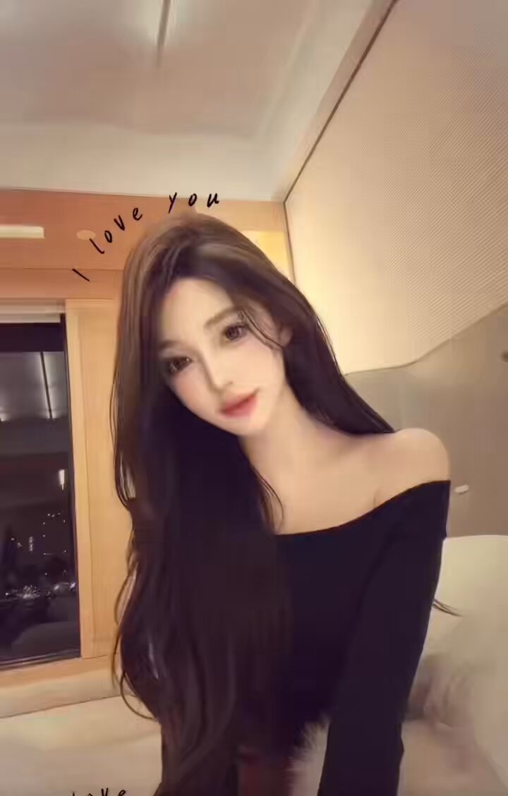 ホテルの黒スト美女が色っぽくウインクして唇を尖らせ誘惑　超セクシー「I LOVE YOU」ライブ