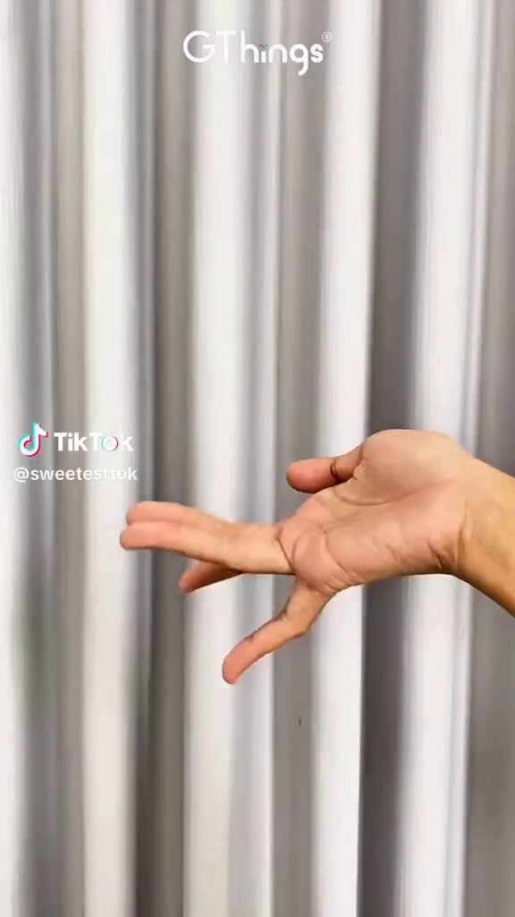 指アートの変態プレイ！かわいい女の子が指で穴を突き潮吹きで絶頂