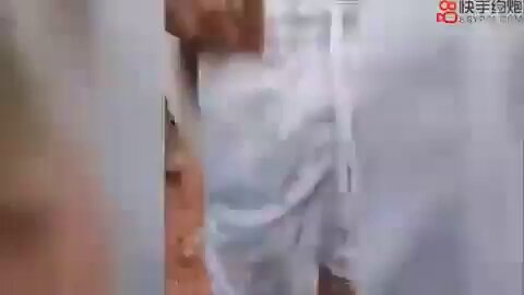 Saya sangat merekomendasikan video ini, yang menampilkan seorang perempuan dari keluarga tangguh dan mandiri menjemput murid laki-laki di...