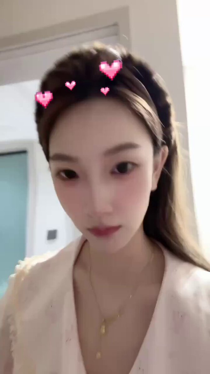 姐妹，表弟真的很爱看你直播，真的好圆好粉呀，不过就是没我大。 