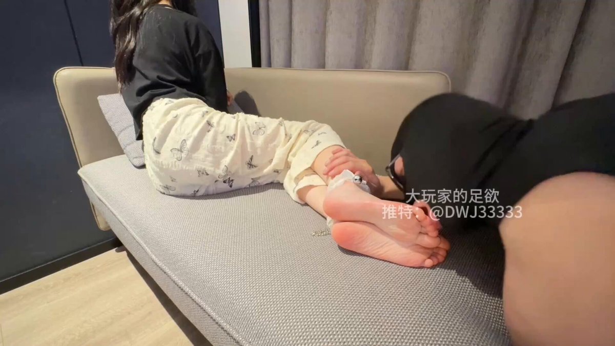 En mild, søt jente fra Hangzhou, som en første kjærlighet. Jeg har ikke følt meg slik på lenge. Hennes klare øyne, søte stemme og føtter ...