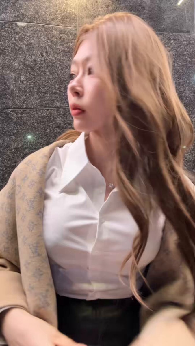 电梯美艳OL白衬衫爆乳诱惑 手指撩拨私处欲火焚身