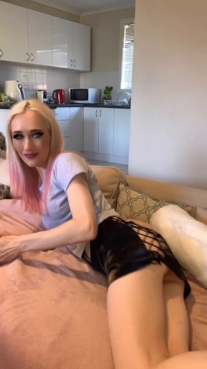 金发辣妹粉色长发厨房沙发诱惑翘臀大秀