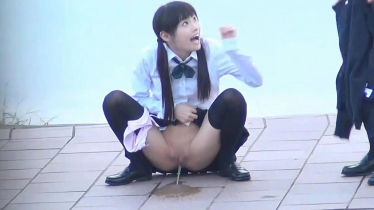 学生妹户外拉屎大秀！JK美少女蹲地露屄喷尿撒粪超刺激