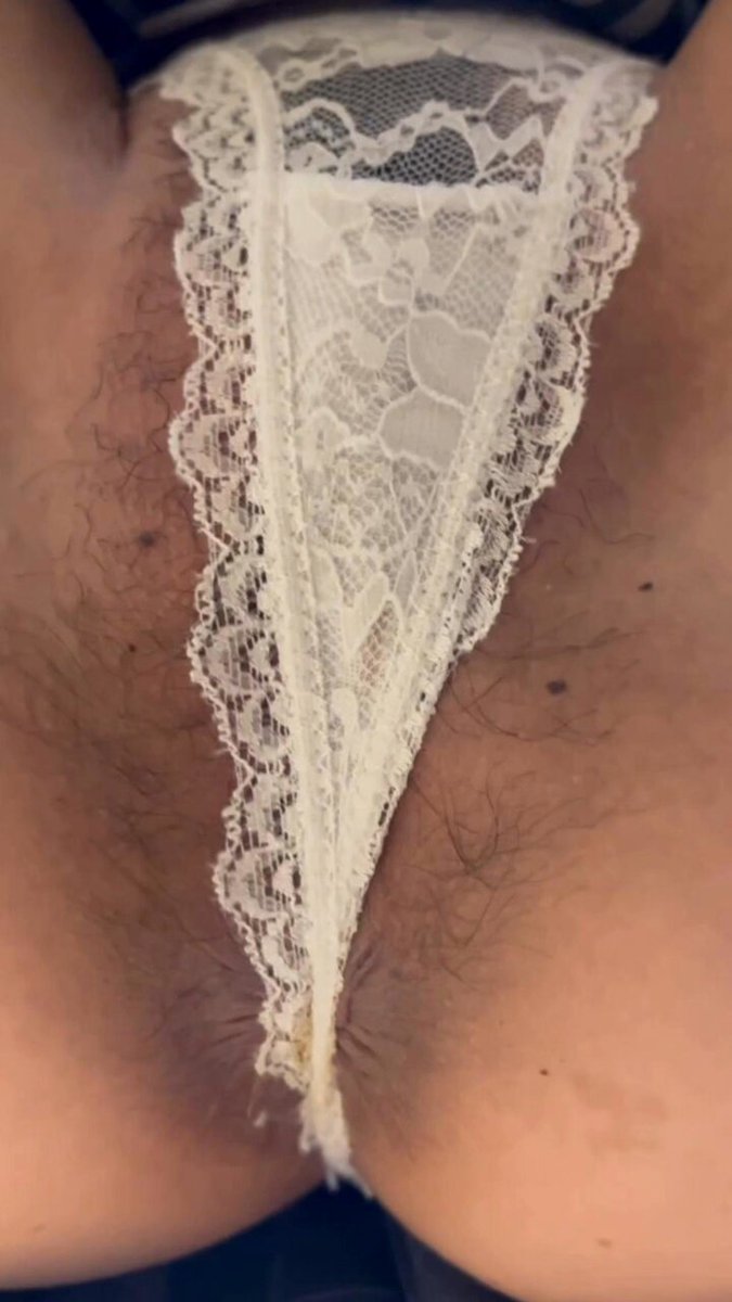 抄底偷拍JK小妹 丁字裤阴毛好色 镜头都贴B上了 #抄底 偷拍 