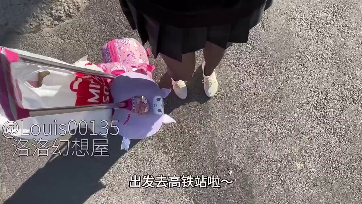 路易丝黑丝短裙车震！美腿夹紫猪玩具有感高潮