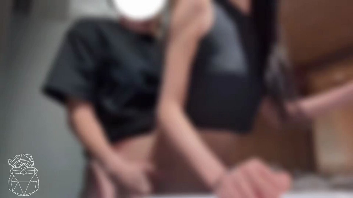 黑衣猛男狂揉长发美女翘臀！紧身衣爆乳摇晃超诱惑