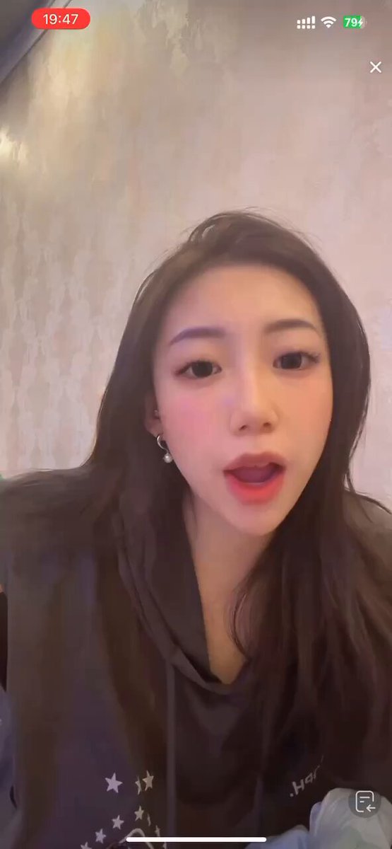 Sexy Foxy Beauty Live Show! Lipstick, Parted Lips and Busty Seduction