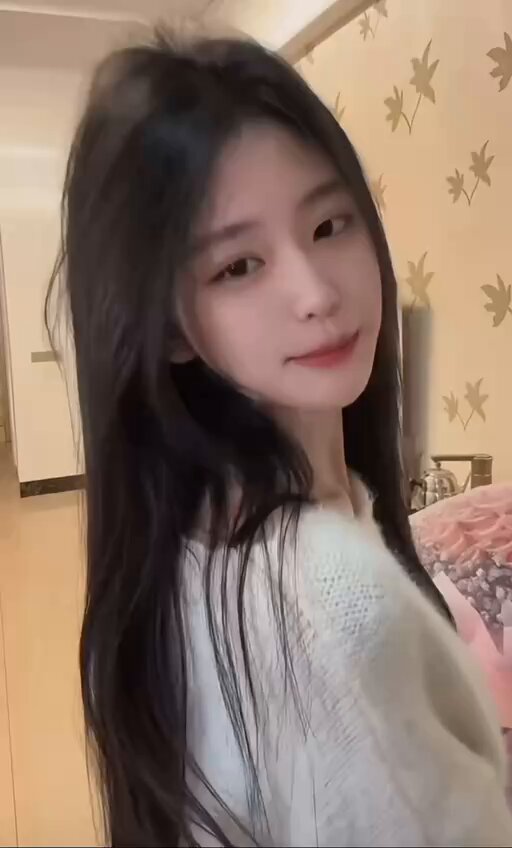 🐳W Si Teng🏠 중국 커뮤니케이션 대학교, 2004년 졸업, 키 174cm, 몸무게 100kg, 밝고 우아한 외모, 성형 수술 없음, 순수하고 청순한 혼혈 외모,...