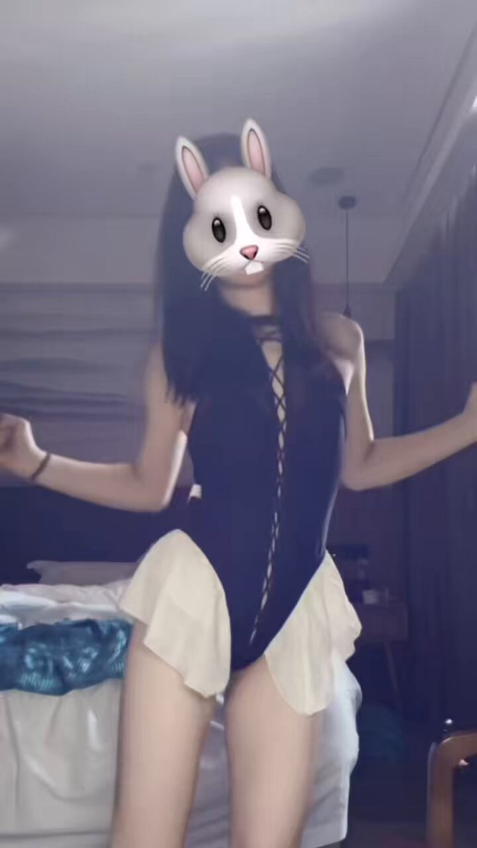 Elle semblait apathique, mais en réalité, elle n'avait plus aucune force.
 
 
 
 