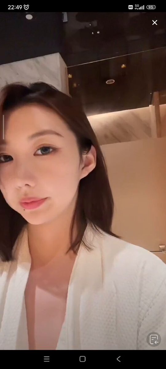 是不是忘记自己里面没穿了😂 