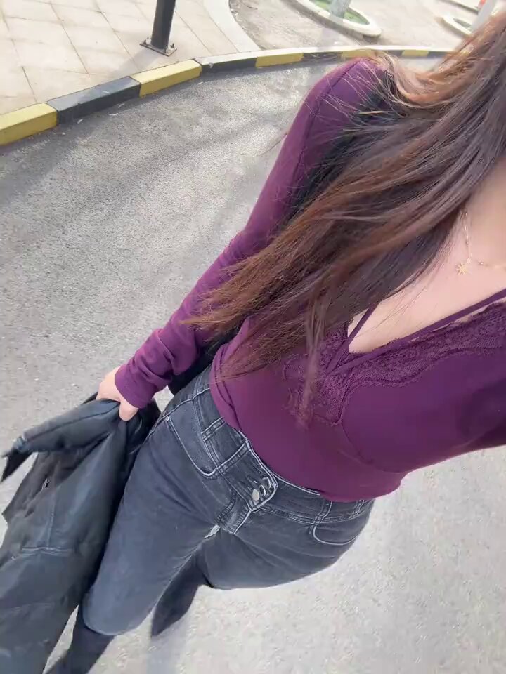 下班后先和家人一起吃个饭
然后去听音乐会
结束后回家喝着酒看个跨年晚会
迎接新年的到来
你们今天是怎么安排的？
不管2025年你过的是好是坏
都马...