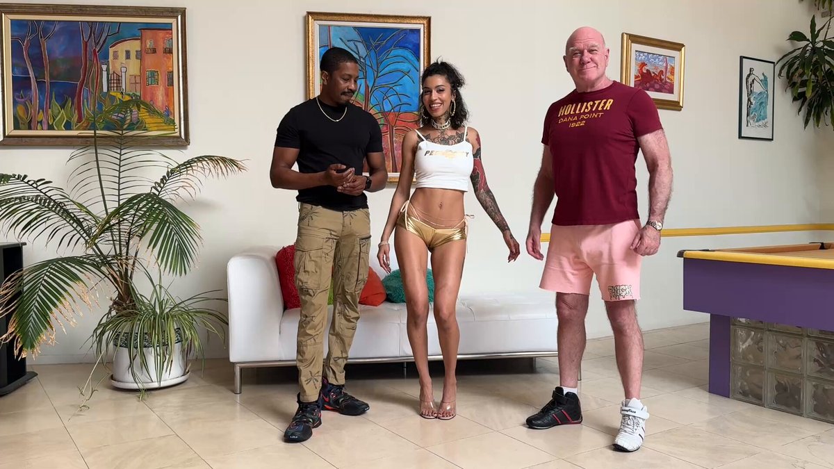 今天和美艳动人的波斯公主 Ravyn Alexa 以及 Isiah Maxwell 一起拍摄《Perv City》😃 肛交🤩🤩🤩👏👏👏😍😍😍 