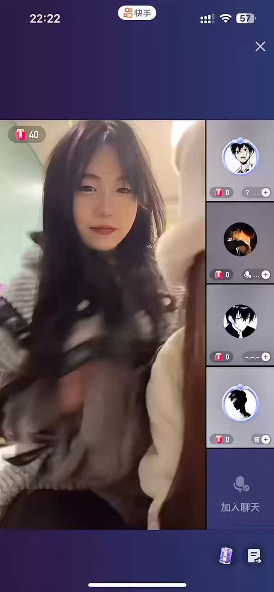 Long-haired beauty exposes her breasts on live stream, seductively teasing viewers! Big breasts bouncing, super tempting