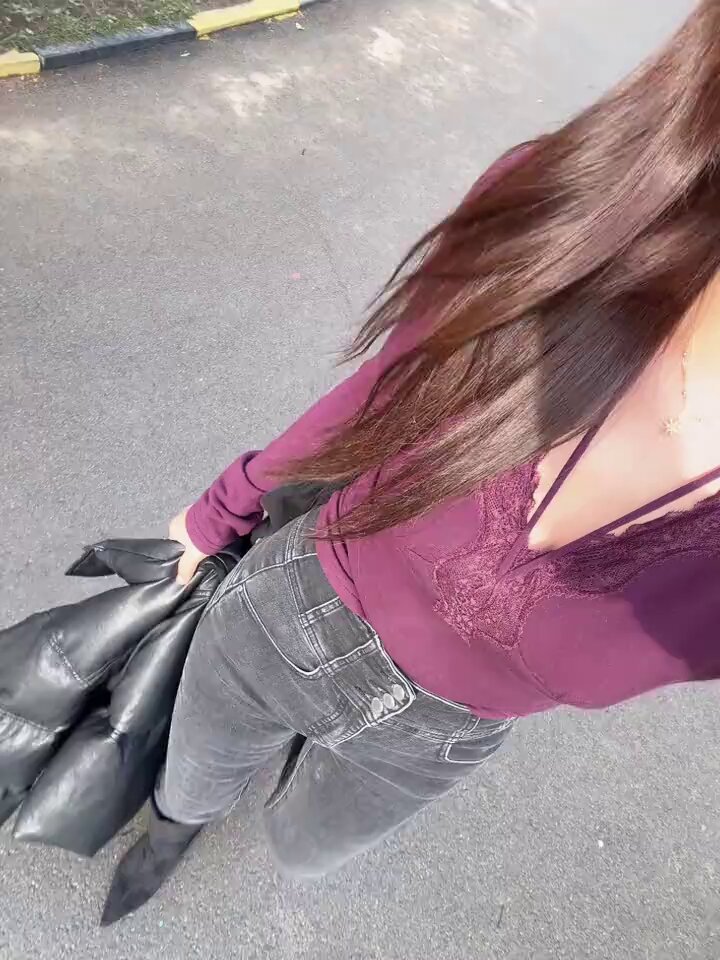 下班后先和家人一起吃个饭
然后去听音乐会
结束后回家喝着酒看个跨年晚会
迎接新年的到来
你们今天是怎么安排的？
不管2025年你过的是好是坏
都马...