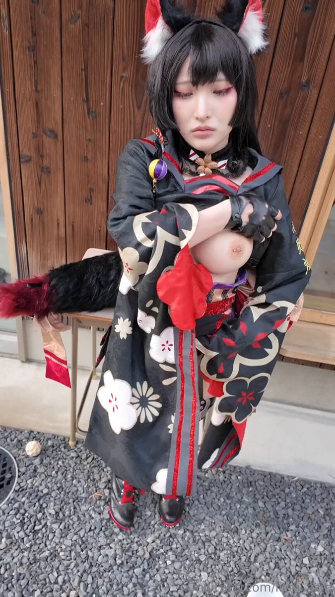狐娘cosplay户外露乳揉奶翘臀假屌玩穴！