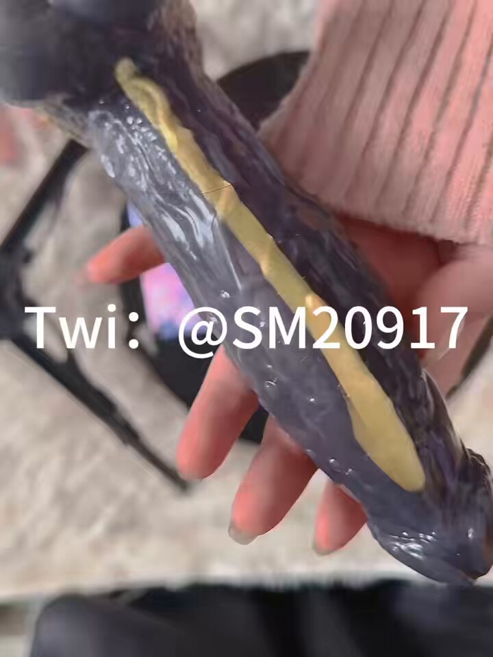 Twivi's pink hands go wild on a giant purple dildo, masturbating to squirting orgasms!