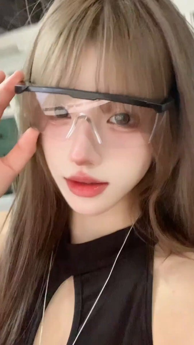 Glasses Girl Sexy Tease! Low-Cut Black Dress Reveals Cleavage